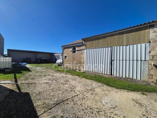Hangars/Garages à vendre MEURSAC (17)