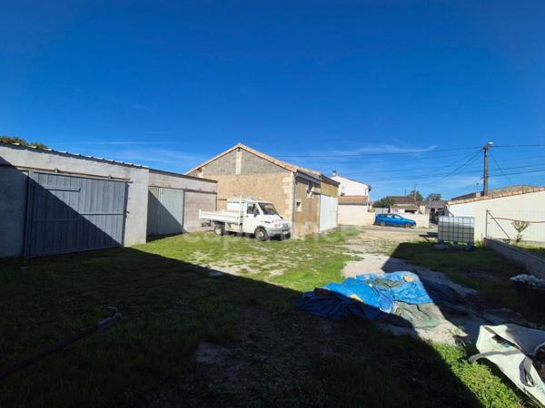 Hangars/Garages à vendre MEURSAC (17)