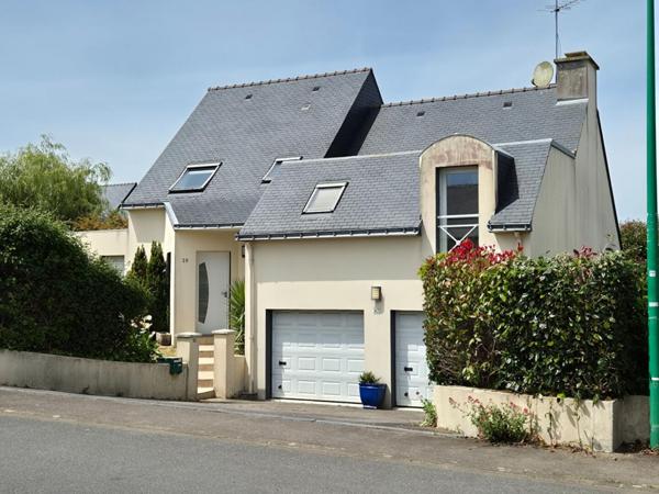 TRES BELLE MAISON ARCHITECTURALE de 180 m2 - 7 pièces-  dans le Morbihan (10 min de Lorient - 5 min de Lanester)