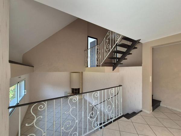 TRES BELLE MAISON ARCHITECTURALE de 180 m2 - 7 pièces-  dans le Morbihan (10 min de Lorient - 5 min de Lanester)