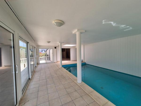 TRES BELLE MAISON ARCHITECTURALE de 180 m2 - 7 pièces-  dans le Morbihan (10 min de Lorient - 5 min de Lanester)