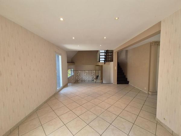 TRES BELLE MAISON ARCHITECTURALE de 180 m2 - 7 pièces-  dans le Morbihan (10 min de Lorient - 5 min de Lanester)