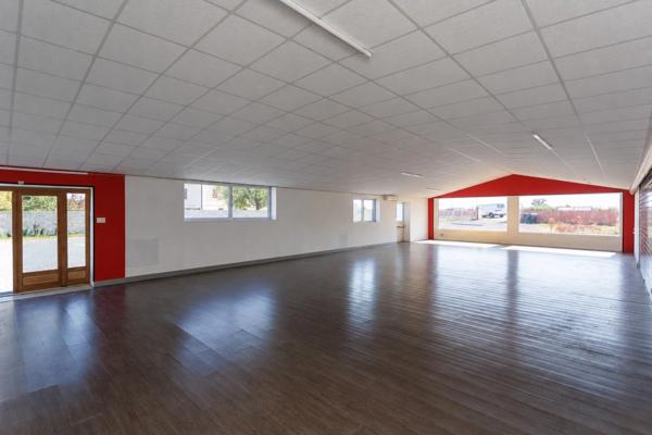 Local Commercial / Artisanal 475 m2 à vendre DIGOIN (71), accès direct RCEA et A 89 à 3 min