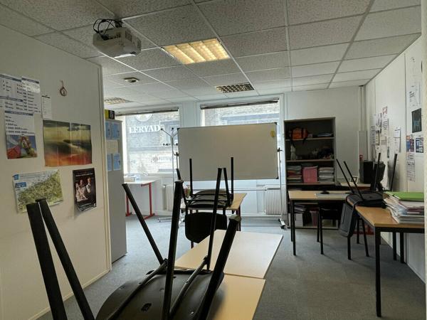 A LOUER - LE HAVRE - PROCHE GARE - BUREAUX - 219,96 m² - PMR