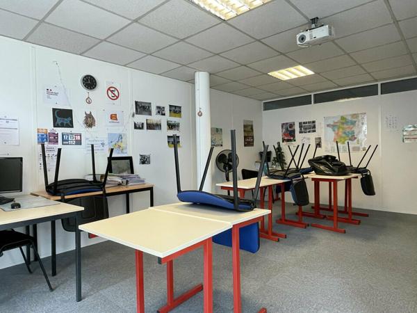 A LOUER - LE HAVRE - PROCHE GARE - BUREAUX - 219,96 m² - PMR