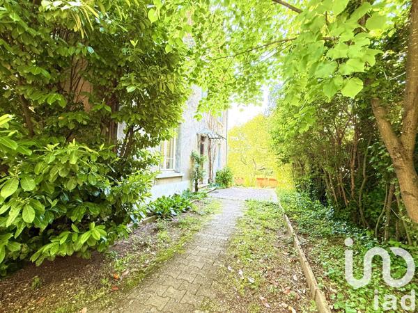 Maison traditionnelle 10 pièces de 207 m² à Tassin-la-Demi-Lune (69160)