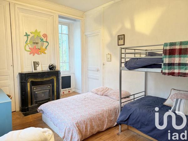 Maison traditionnelle 10 pièces de 207 m² à Tassin-la-Demi-Lune (69160)