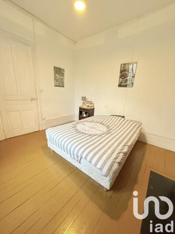 Maison traditionnelle 10 pièces de 207 m² à Tassin-la-Demi-Lune (69160)