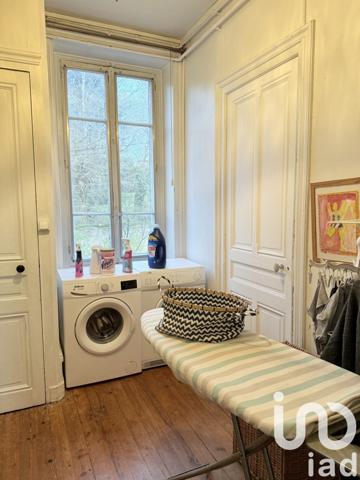 Maison traditionnelle 10 pièces de 207 m² à Tassin-la-Demi-Lune (69160)