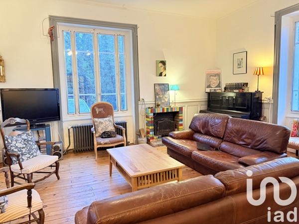 Maison traditionnelle 10 pièces de 207 m² à Tassin-la-Demi-Lune (69160)