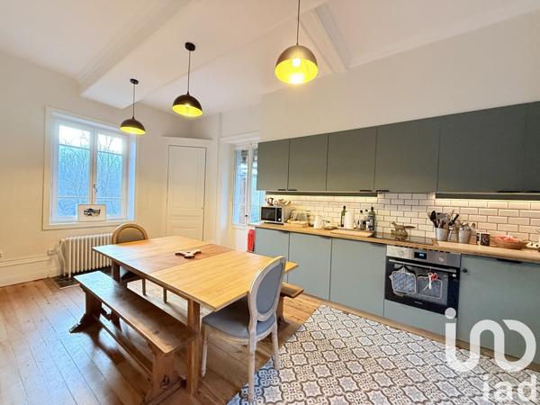 Maison traditionnelle 10 pièces de 207 m² à Tassin-la-Demi-Lune (69160)