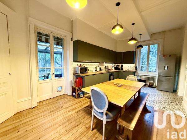 Maison traditionnelle 10 pièces de 207 m² à Tassin-la-Demi-Lune (69160)