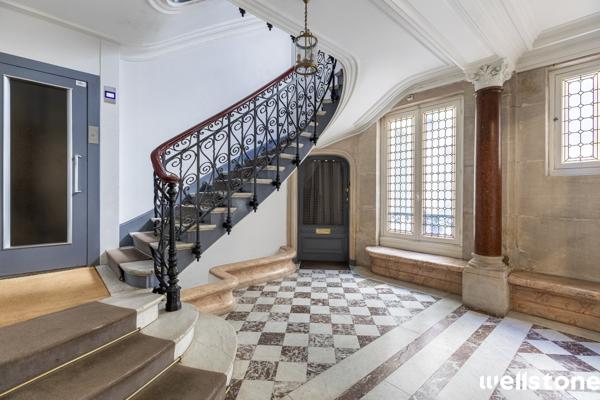 Bureaux à louer à PARIS 75008