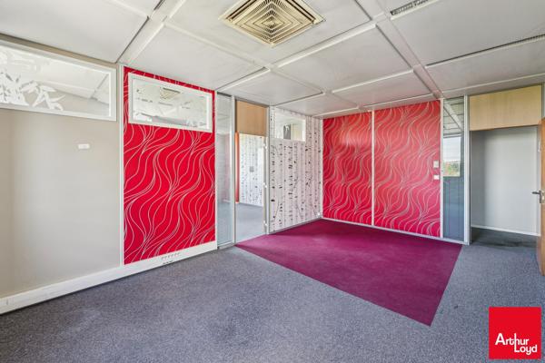 Bureaux à louer rénovés à Cergy proche RER A et centre commercial