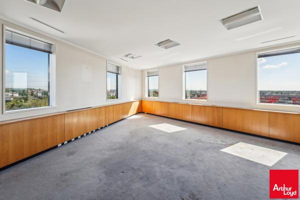 Bureaux à louer rénovés à Cergy proche RER A et centre commercial