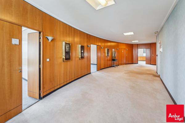 Bureaux à louer rénovés à Cergy proche RER A et centre commercial