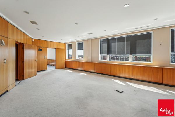 Bureaux à louer rénovés à Cergy proche RER A et centre commercial