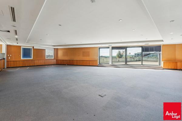 Bureaux à louer rénovés à Cergy proche RER A et centre commercial