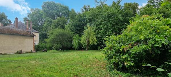 Belle propriété en bordure de rivière