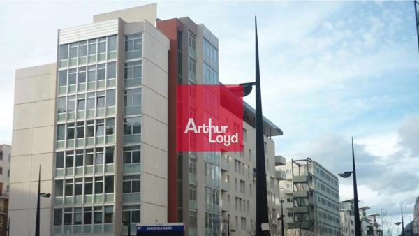 Location bureaux lumineux avec parkings privatifs à Grenoble Europole
