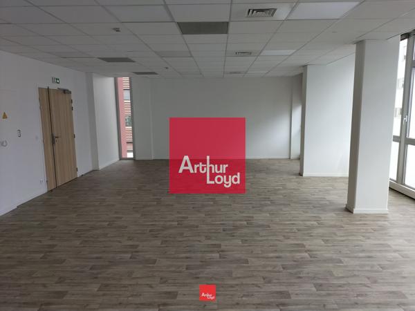 Location bureaux lumineux avec parkings privatifs à Grenoble Europole