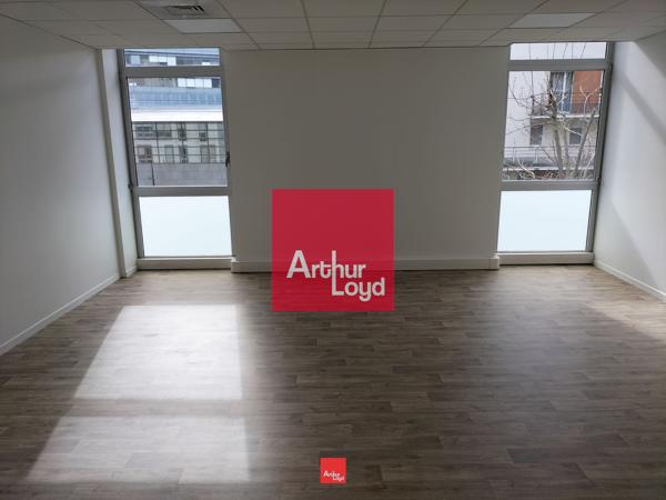 Location bureaux lumineux avec parkings privatifs à Grenoble Europole