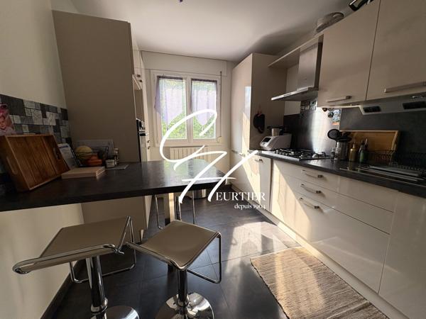 Appartement 3 pièces avec balcon et garage – Voiron centre-ville