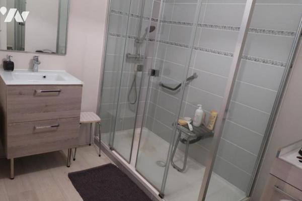 Appartement T3 - 3ème étage avec ascenseur - Balcon - Cave - stationnement . 85,65 m².