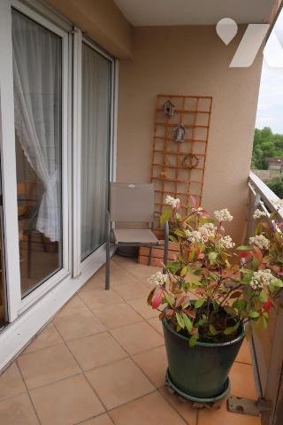 Appartement T3 - 3ème étage avec ascenseur - Balcon - Cave - stationnement . 85,65 m².