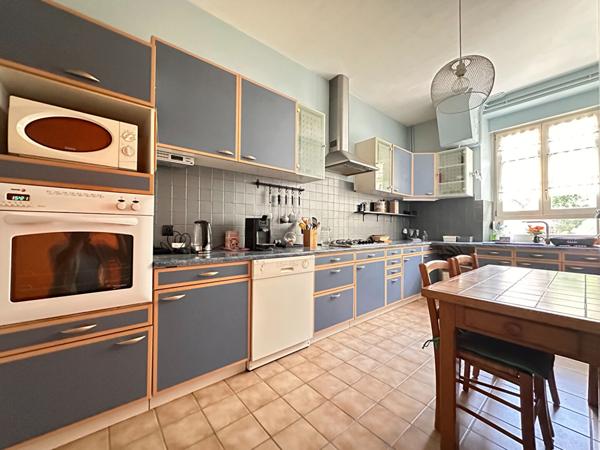 Maison - 7 pièces - 161 m²