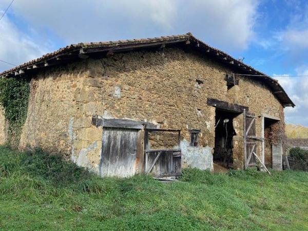 Grange à vendre |  Pressignac |  2 pièces | 427 m²