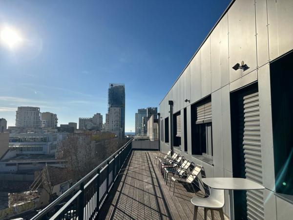 Bureaux PMR dans immeuble récent à louer - Terrasse en rooftop - 13003 Marseille
