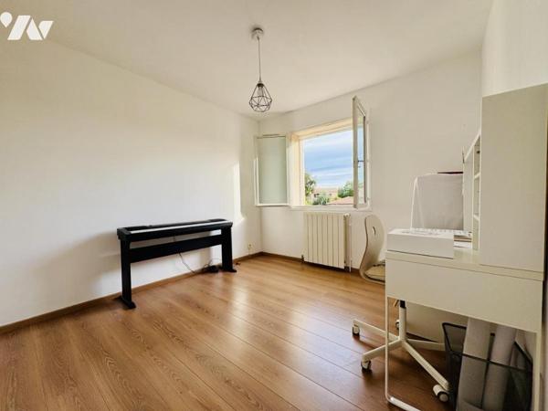 Maison individuelle de 110 m² à Solliès-Pont avec piscine et garage 