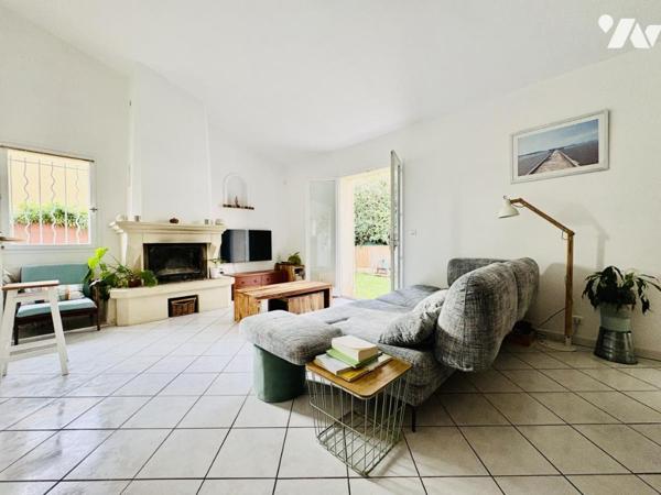 Maison individuelle de 110 m² à Solliès-Pont avec piscine et garage 