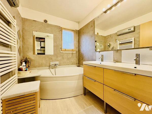 Maison individuelle de 110 m² à Solliès-Pont avec piscine et garage 