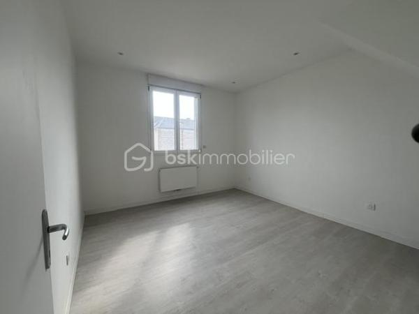 Avec une superficie habitable de 119 m², un  chauffage au sol économique, cette maison de 4 pièces dispose également d'une superbe terrasse et d'un espace parking privatif, Bien que  mitoyenne, elle promet un cadre de vie privilégié.  

L'intérieur propose un agencement harmonieux et fonctionnel, offrant un  séjour lumineux  avec un accès direct sur la terrasse  grace une baie vitrée en PVC et volets roulants électrique en ALU et la cuisine aménagée. L'étage dessert 3 chambres dont une suite parentale , salle de bain et salle de douche , WC .
Aucune rénovation à prévoir, vous pouvez emménager et profiter immédiatement de la maison.

Proximité des commodités, transports, et accès aisé aux principales artères de la ville.
Les ++++++

Secteur recherché proche de toutes commodités
Classe énergétique A 
Aucun travaux à prévoir
Volets roulants électrique en ALU 

Pour ton renseignements complémentaires contactez Maryline WAECHTER au 07 84 56 20 94
