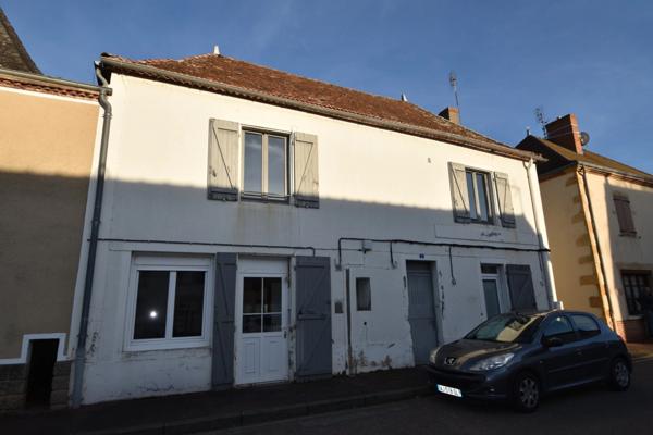 Immeuble à vendre SAINT YAN (71)