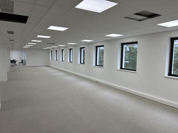 Bureaux à louer à Nanterre avec ERP et de nombreux services