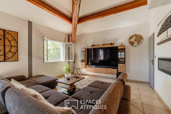 Villa moderne lumineuse avec terrasse dans un cadre paisible