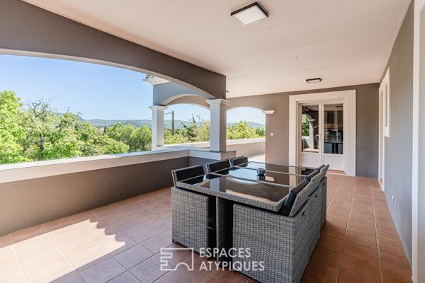 Villa moderne lumineuse avec terrasse dans un cadre paisible