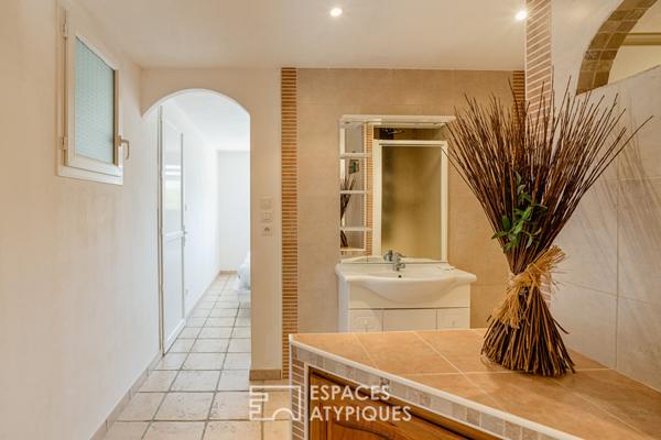 Villa moderne lumineuse avec terrasse dans un cadre paisible