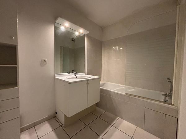 Appartement Auray 3 pièce(s) 66 m2 avec garage et parking. , Auray
