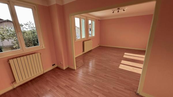 Tarbes .Maison six pièces sur deux niveaux divisible en deux appartements.