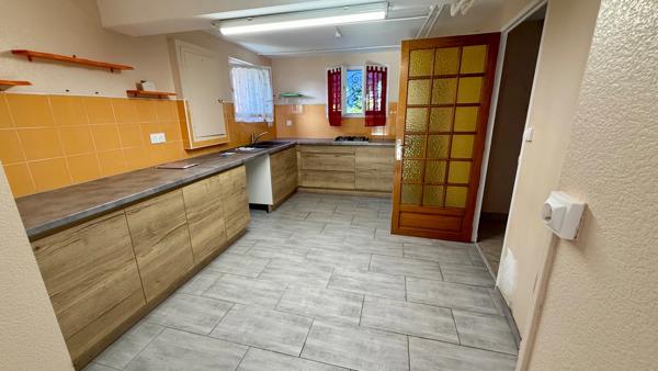 Tarbes .Maison six pièces sur deux niveaux divisible en deux appartements.