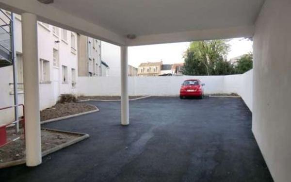 Stationnement à louer    Tours