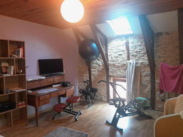 MAISON EN PIERRES  4 CHAMBRES JARDIN  DEPENDANCE DANS VILLAGE TOURISTIQUE