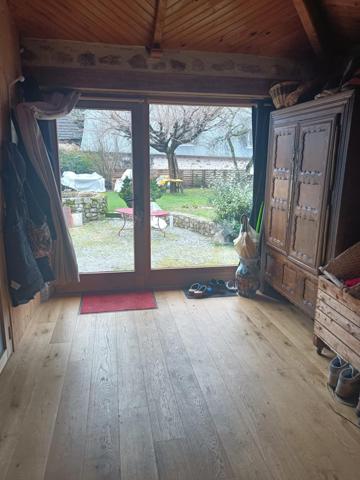 MAISON EN PIERRES  4 CHAMBRES JARDIN  DEPENDANCE DANS VILLAGE TOURISTIQUE