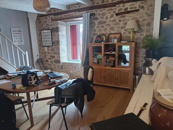 MAISON EN PIERRES  4 CHAMBRES JARDIN  DEPENDANCE DANS VILLAGE TOURISTIQUE