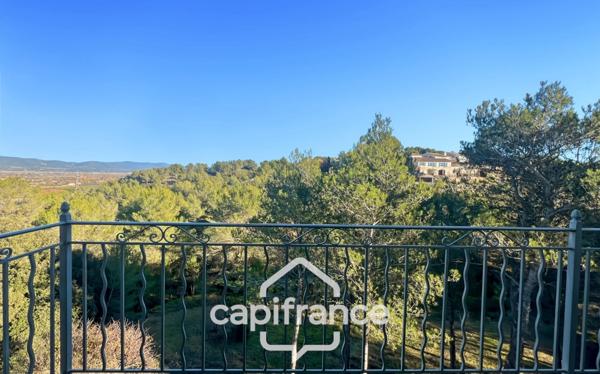 Domaine et Golf de Pont Royal, belle propriété de 290 m2 établie sur un terrain de 2600 m2, cinq chambres, un bureau, piscine, pool house, triple garage