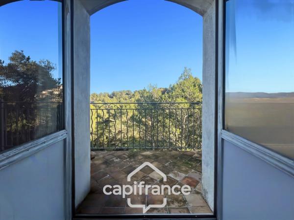 Domaine et Golf de Pont Royal, belle propriété de 290 m2 établie sur un terrain de 2600 m2, cinq chambres, un bureau, piscine, pool house, triple garage